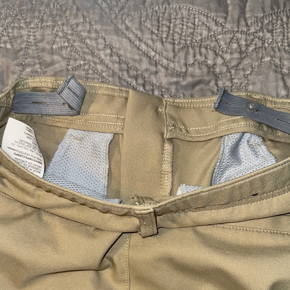 Under Armour Tan Casual Shorts Classic Flat-Front Design boys size M - Picture 7 of 7